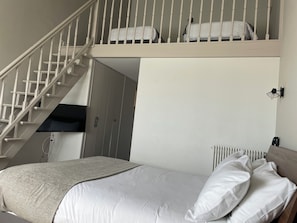 Vierpersoonskamer | Select Comfort-bedden, individueel gedecoreerd, individueel gemeubileerd