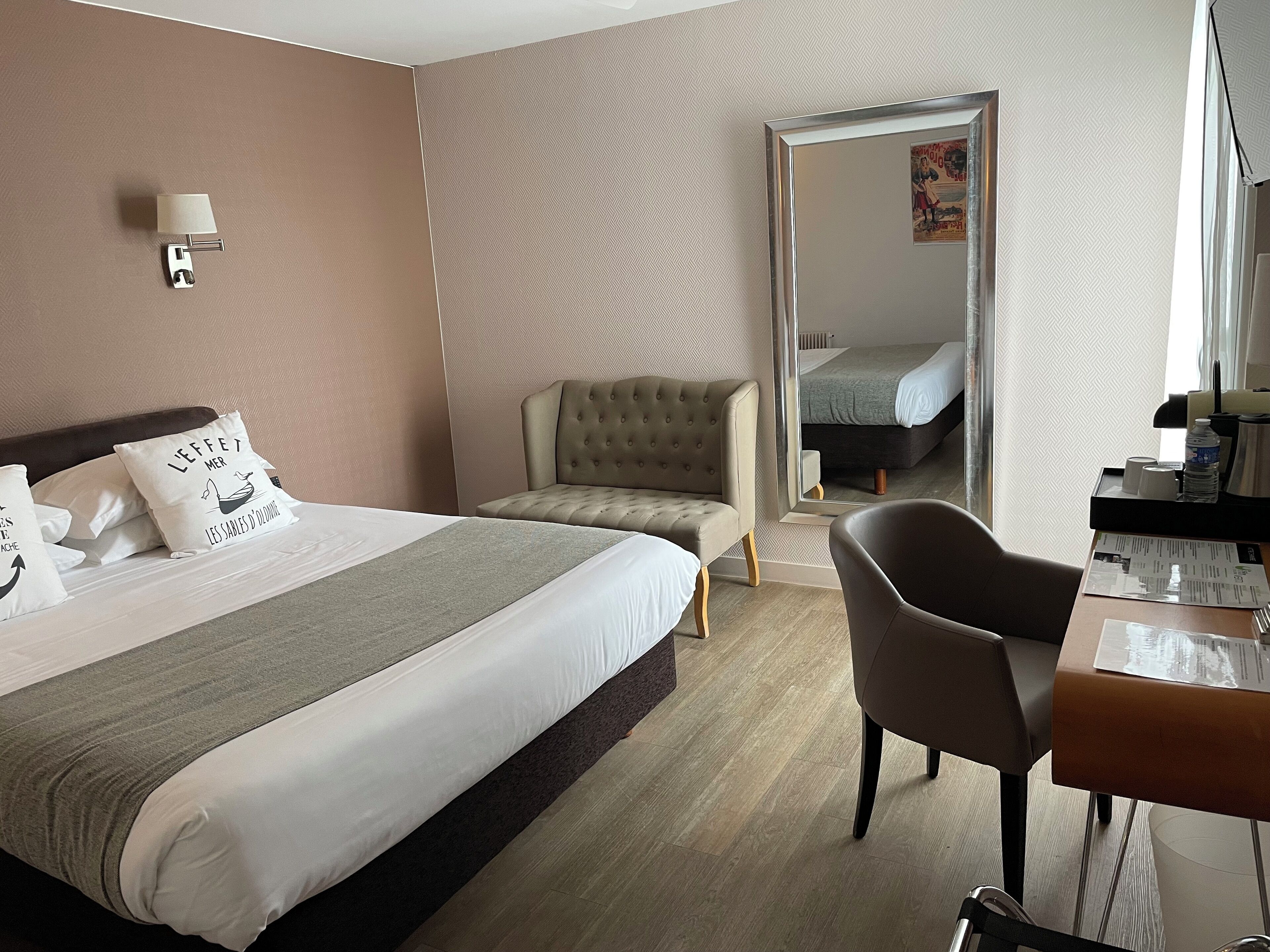 Comfort Double Room, 1 Double Bed | Select Comfort beds, desk, iron/ironing board, travel crib