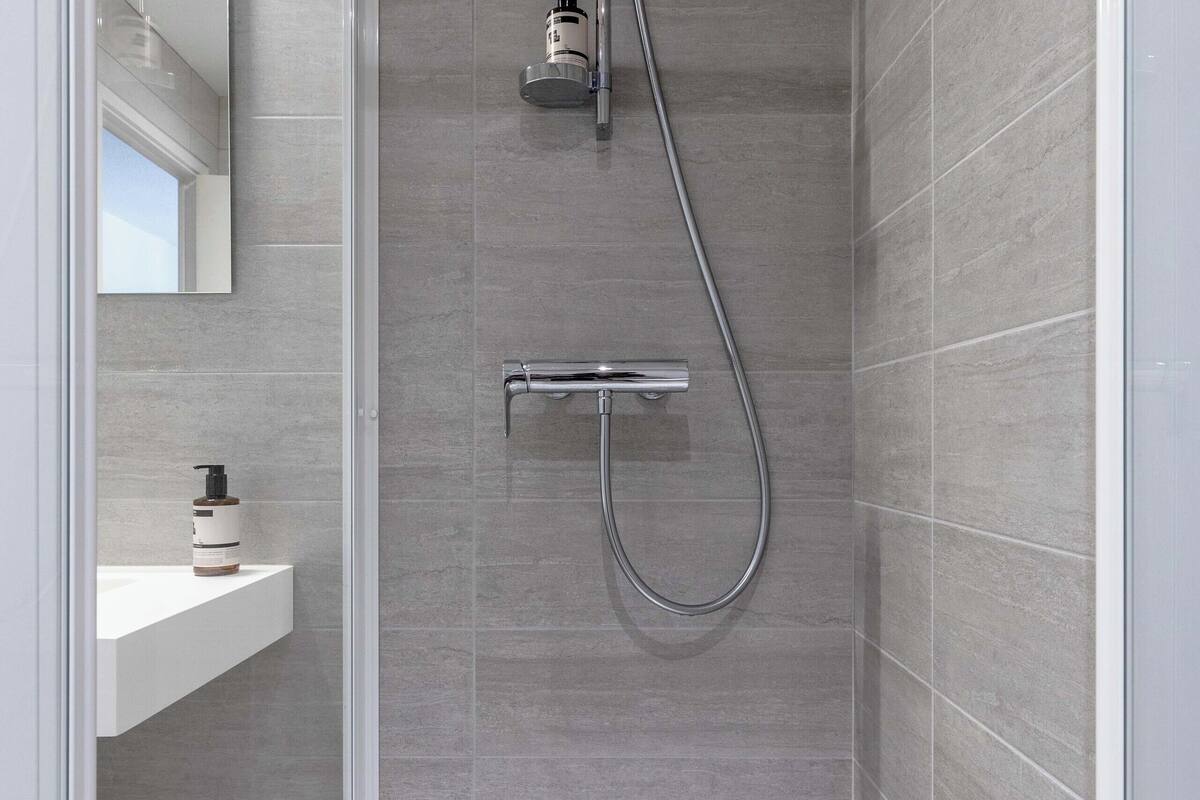 hair dryer, towels