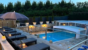 A poolside area with lounge chairs, a hot tub, and a wooden deck. - Hotel Don Diego (Suances)