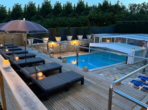 Indoor pool, pool loungers