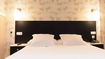 Habitación triple | Minibar, caja fuerte, escritorio y wifi gratis