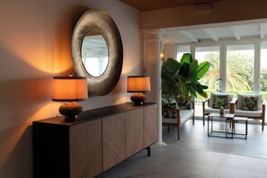 Lobby sitting area - Hotel Don Diego (Suances)