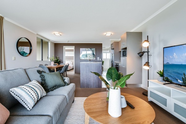 Apartamento Deluxe, 1 habitación | Zona de estar | Televisión de pantalla plana de 42 pulgadas con canales por cable