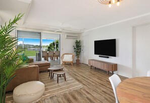 Deluxe Apartment, 2 Bedrooms | Living area | 42-inch flat-screen TV with cable channels, TV - Horton Apartments (Maroochydore)
