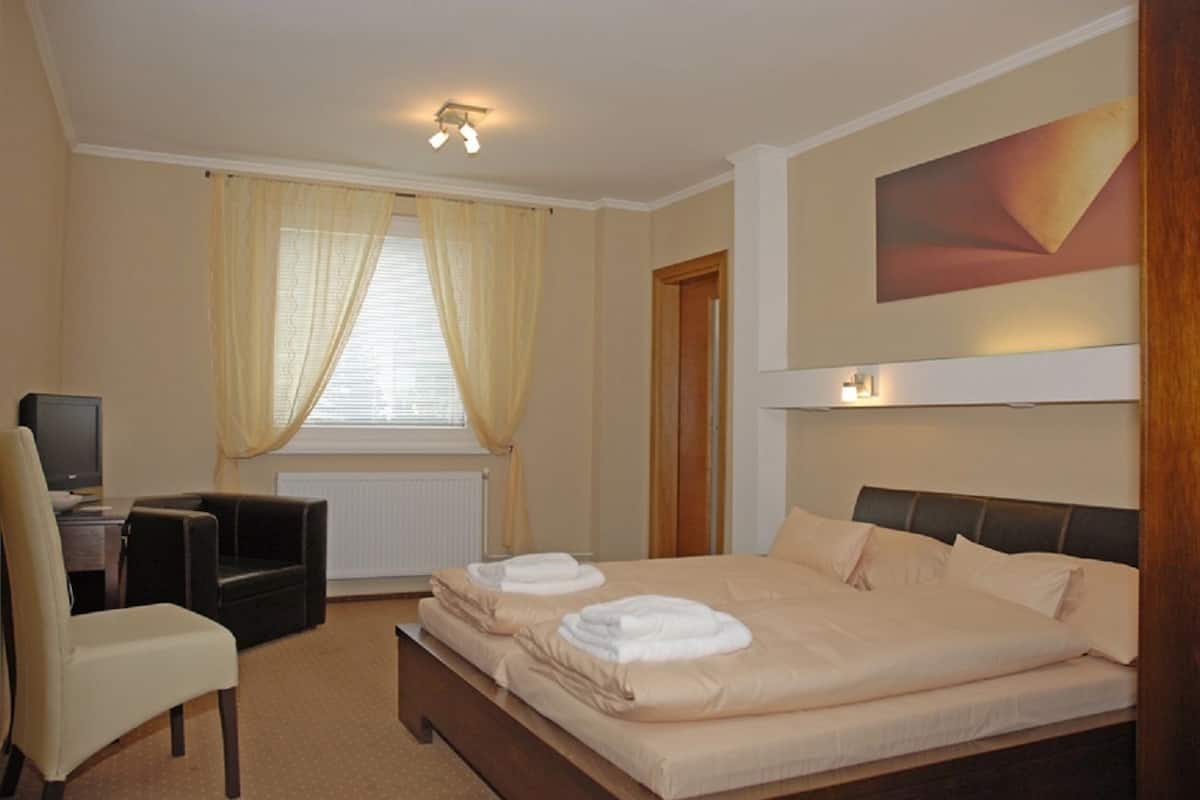Double Room | Desk, blackout drapes, iron/ironing board, free WiFi
