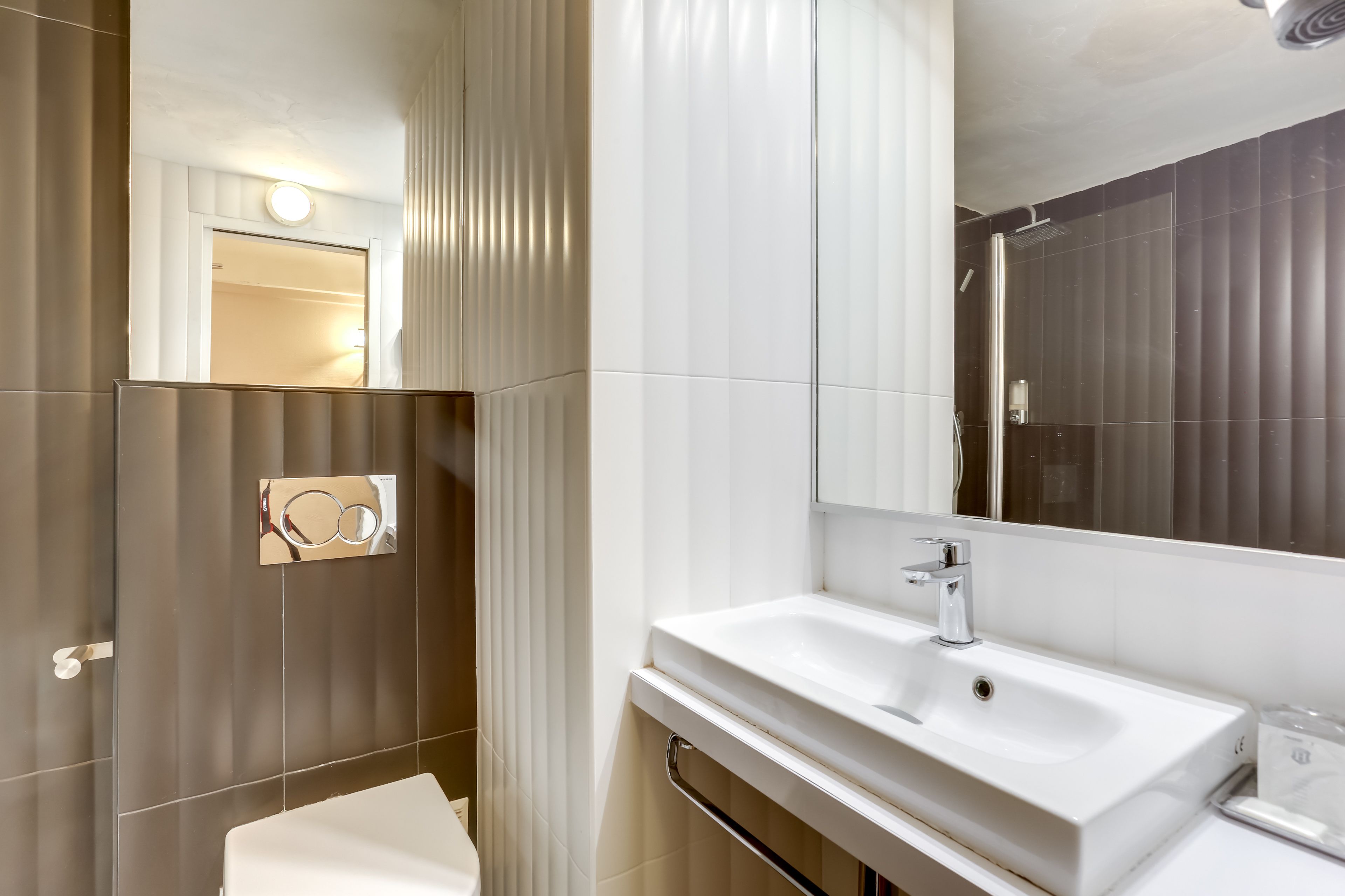 twin room | bathroom | hair dryer, towels