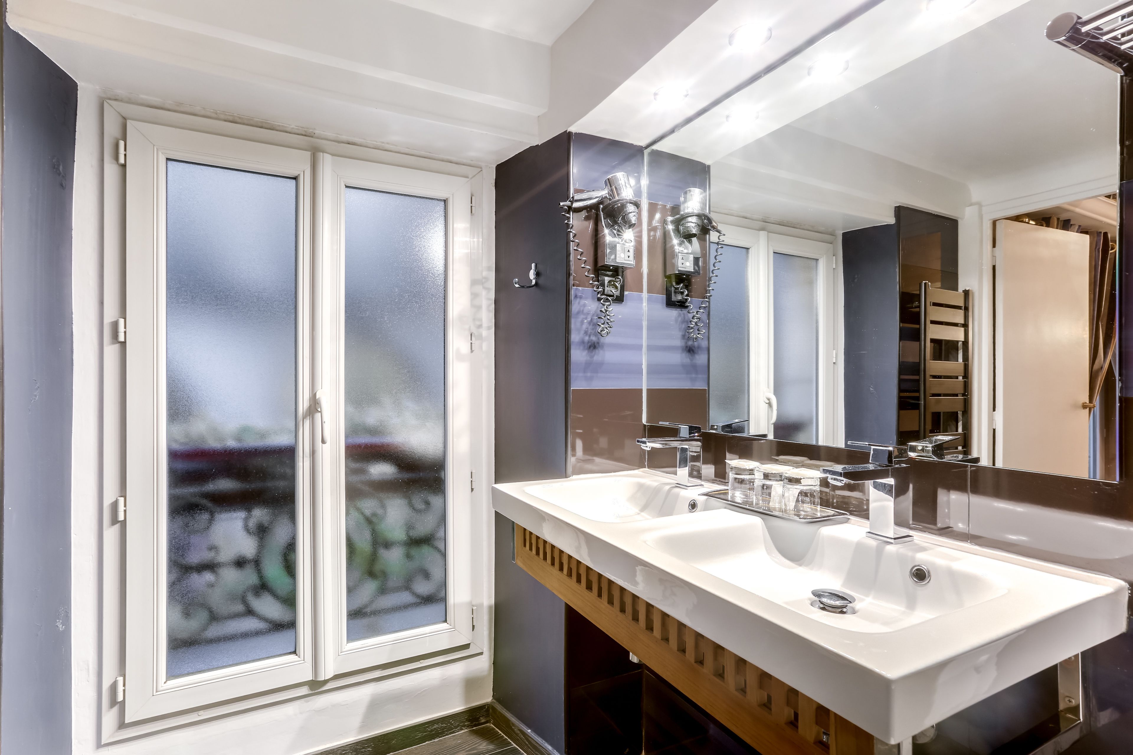 triple room, 3 single beds | in-room safe, desk, blackout curtains, soundproofing