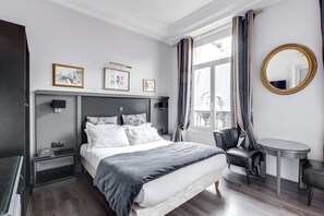 Double Room | In-room safe, desk, blackout drapes, soundproofing - Hotel Opéra Maintenon (Paris)