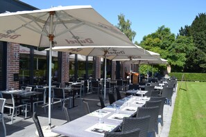 Breakfast, lunch, dinner served; French cuisine, garden views 