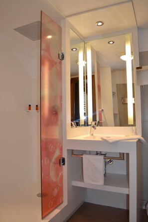 Loft dobbeltrom | Bad | Toalettartikler (inkludert), hårføner og håndklær
