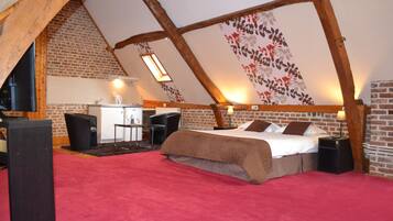 Standaard kamer | Een minibar, een kluis op de kamer, gratis wifi, beddengoed