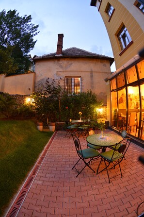 Garden - Coroana Brasovului (Brasov)