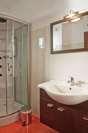 Shower, hair dryer, towels - Coroana Brasovului (Brasov)