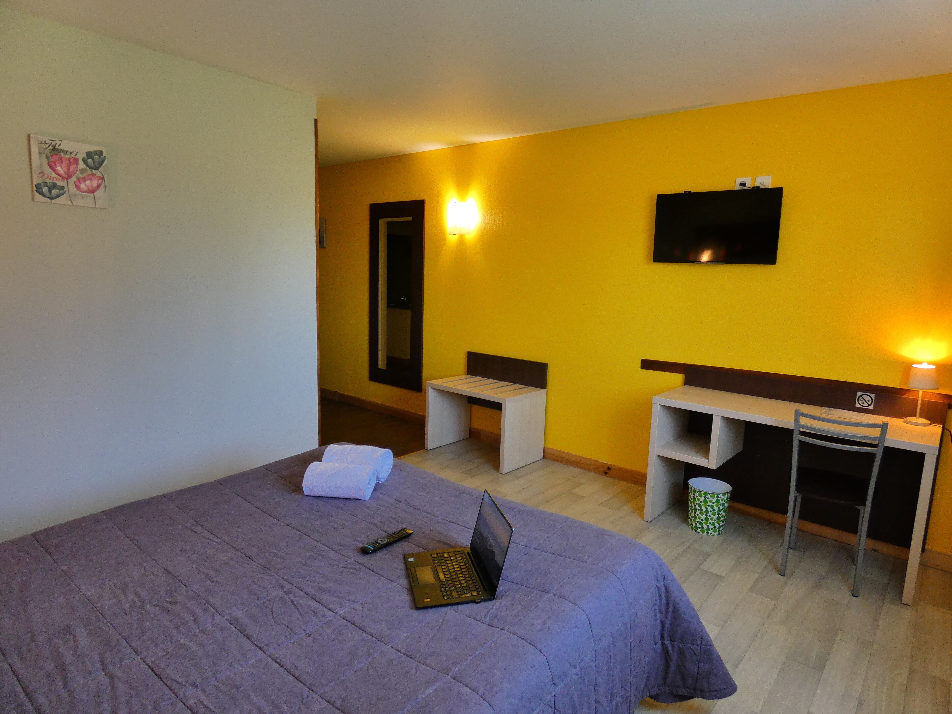 standard double room | premium bedding, individually furnished, desk, laptop workspace