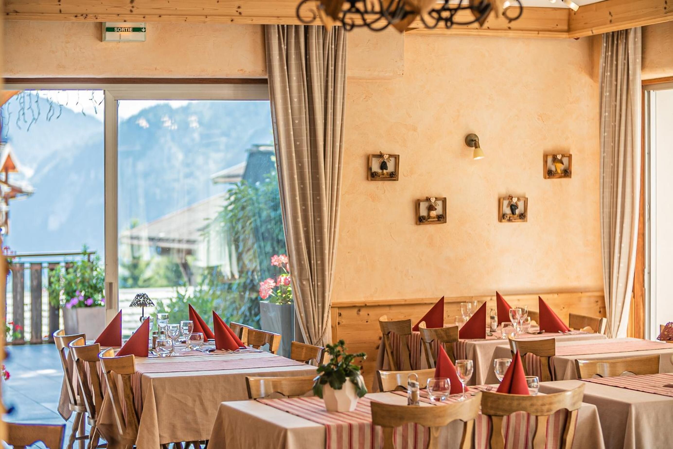 lunch and dinner served, french cuisine