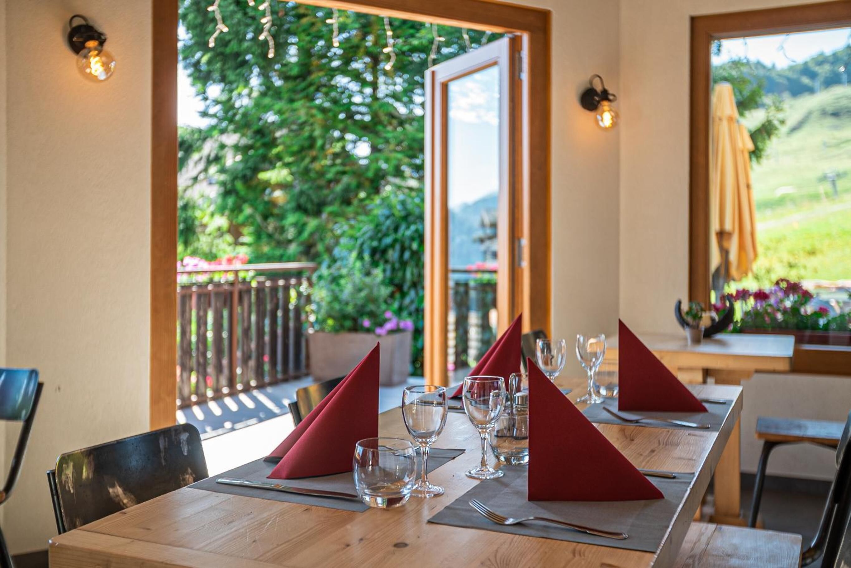 lunch and dinner served, french cuisine