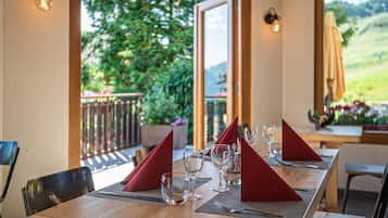 Déjeuner et dîner servis sur place