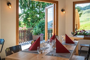 Lunch and dinner served  - Le Christania (Bellevaux)