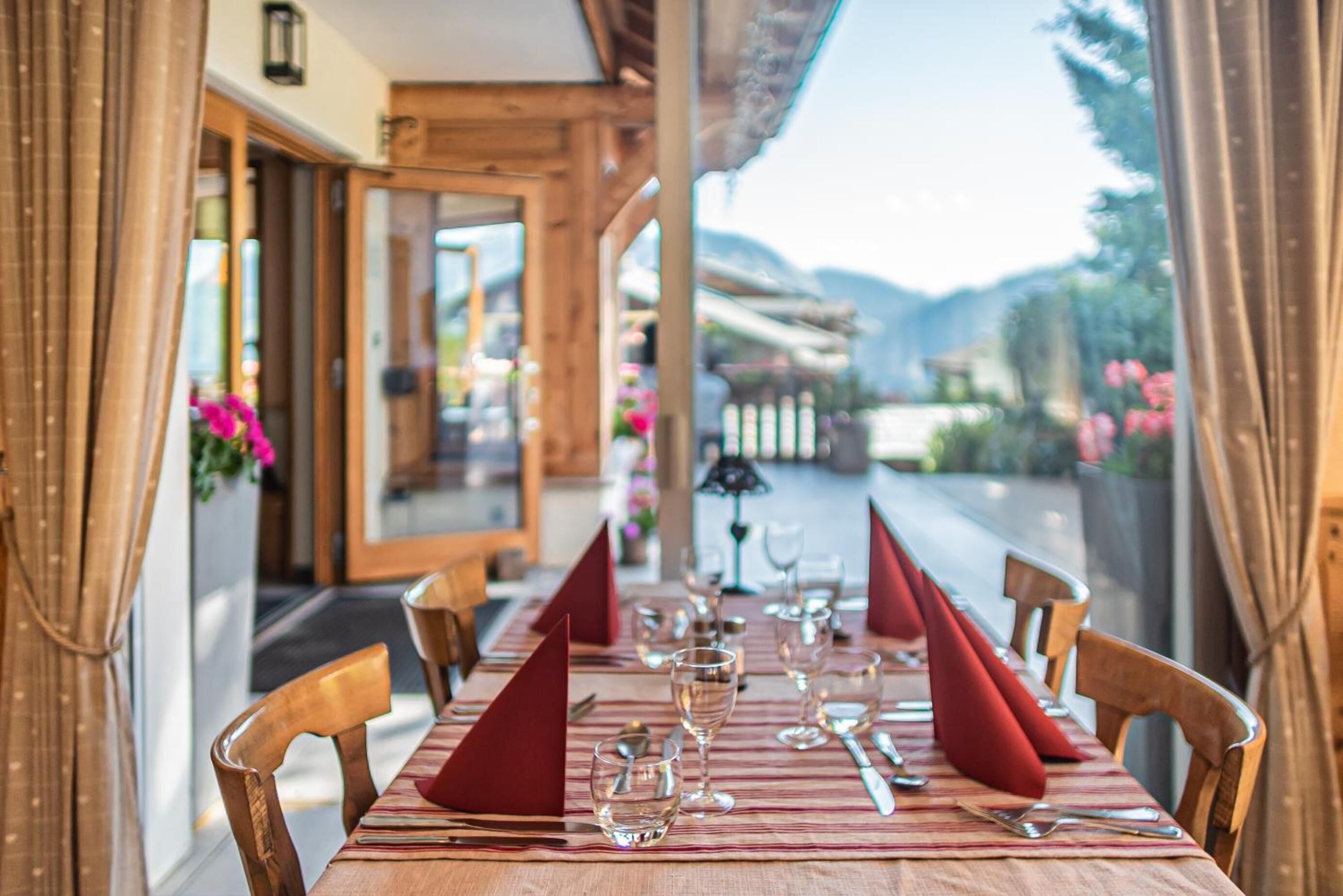 lunch and dinner served, french cuisine