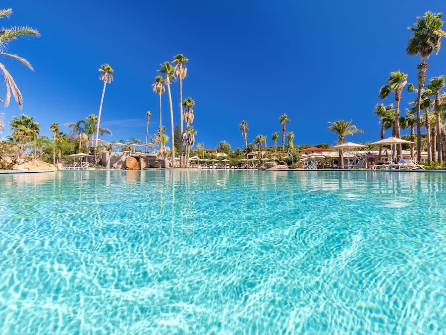 2 outdoor pools, pool umbrellas, sun loungers