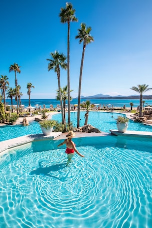 2 outdoor pools, pool umbrellas, sun loungers