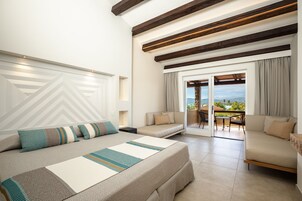 Caja de seguridad en la habitaciĂłn, escritorio y cortinas blackout