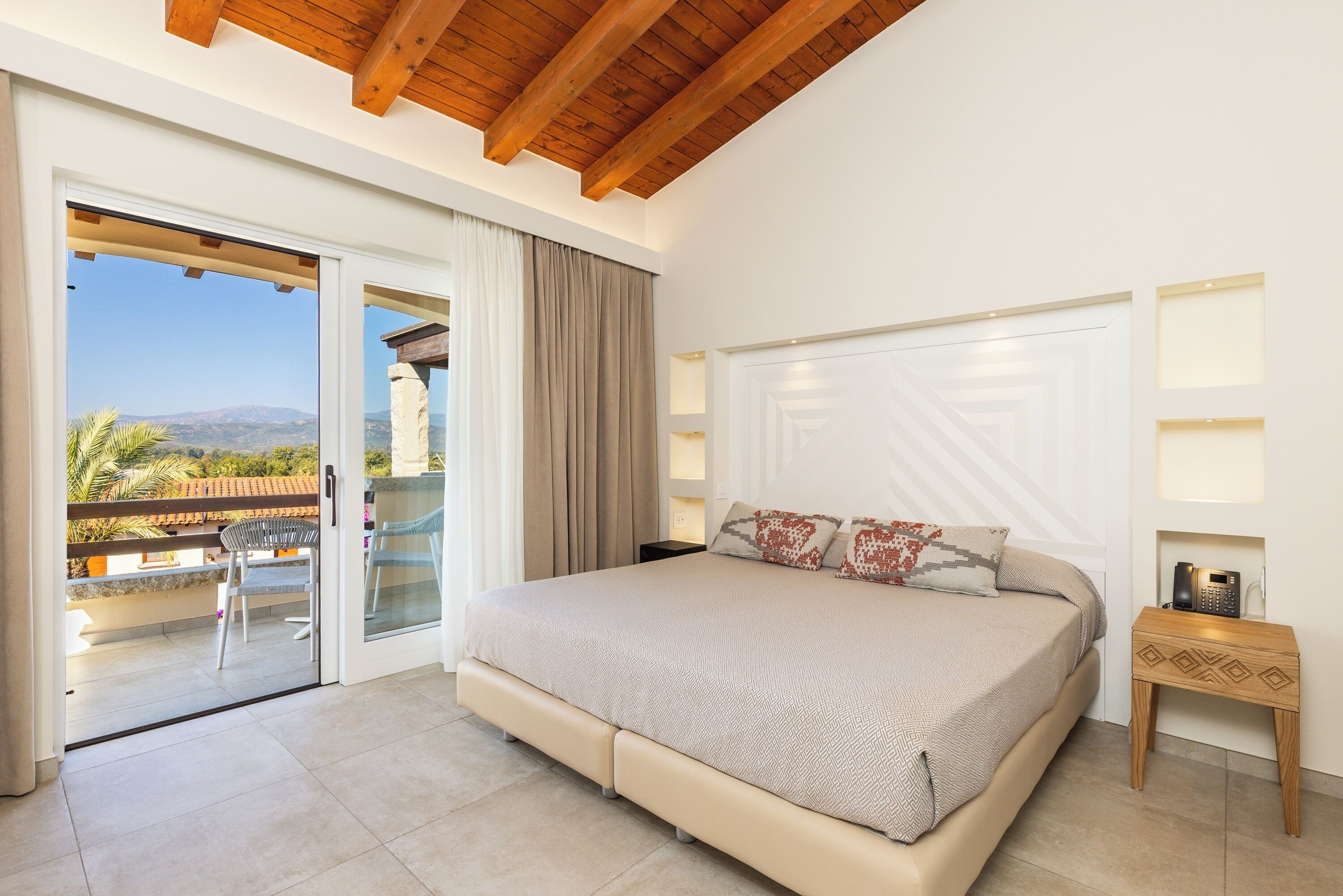 Family Room | In-room safe, desk, blackout drapes, free WiFi