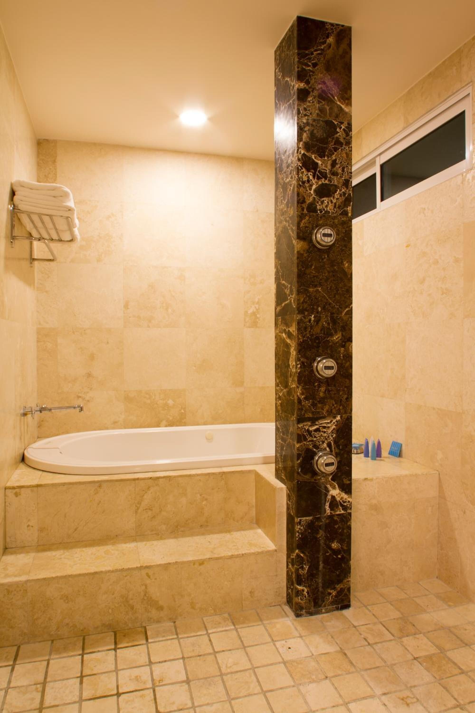 shower, hydromassage showerhead, free toiletries, hair dryer