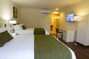 Minibar, in-room safe, individually decorated, individually furnished - Isabella Boutique Hotel (San Pedro Sula)