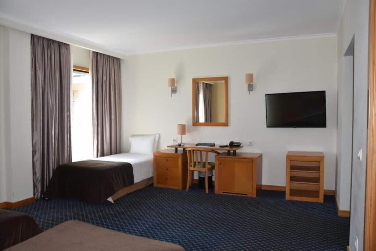 Family Room | 1 bedroom, in-room safe, desk, free WiFi