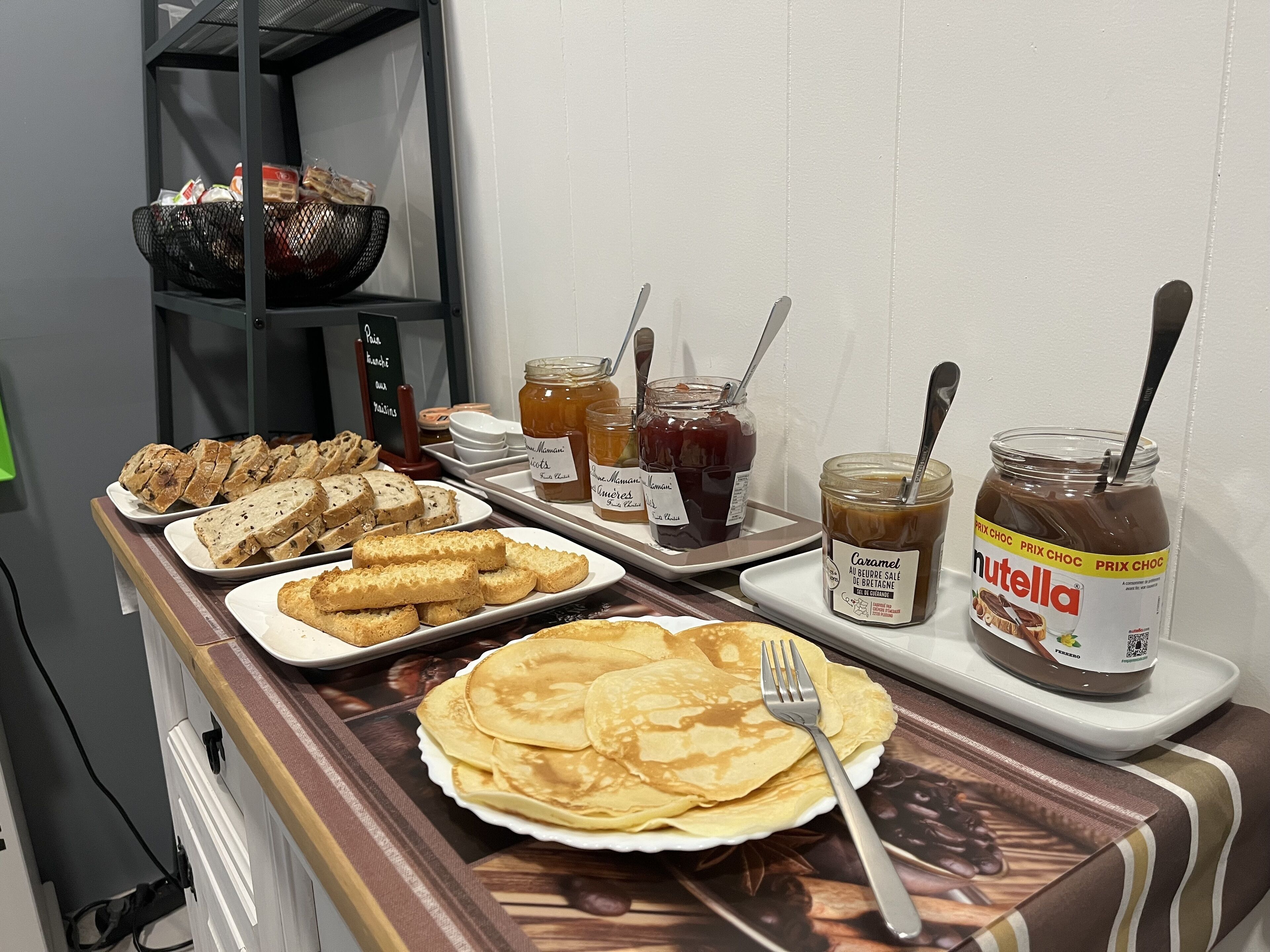 Desayuno buffet (EUR 11.00 por persona) 
