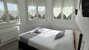 Classic-Doppelzimmer | Hochwertige Bettwaren, Schreibtisch, kostenloses WLAN, Bettwäsche