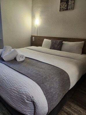 Economy Room | Premium bedding, desk, free WiFi, bed sheets - Agena (Brest)