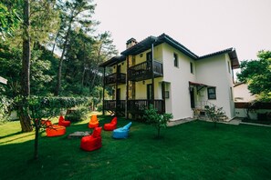 32-inch TV with premium TV channels