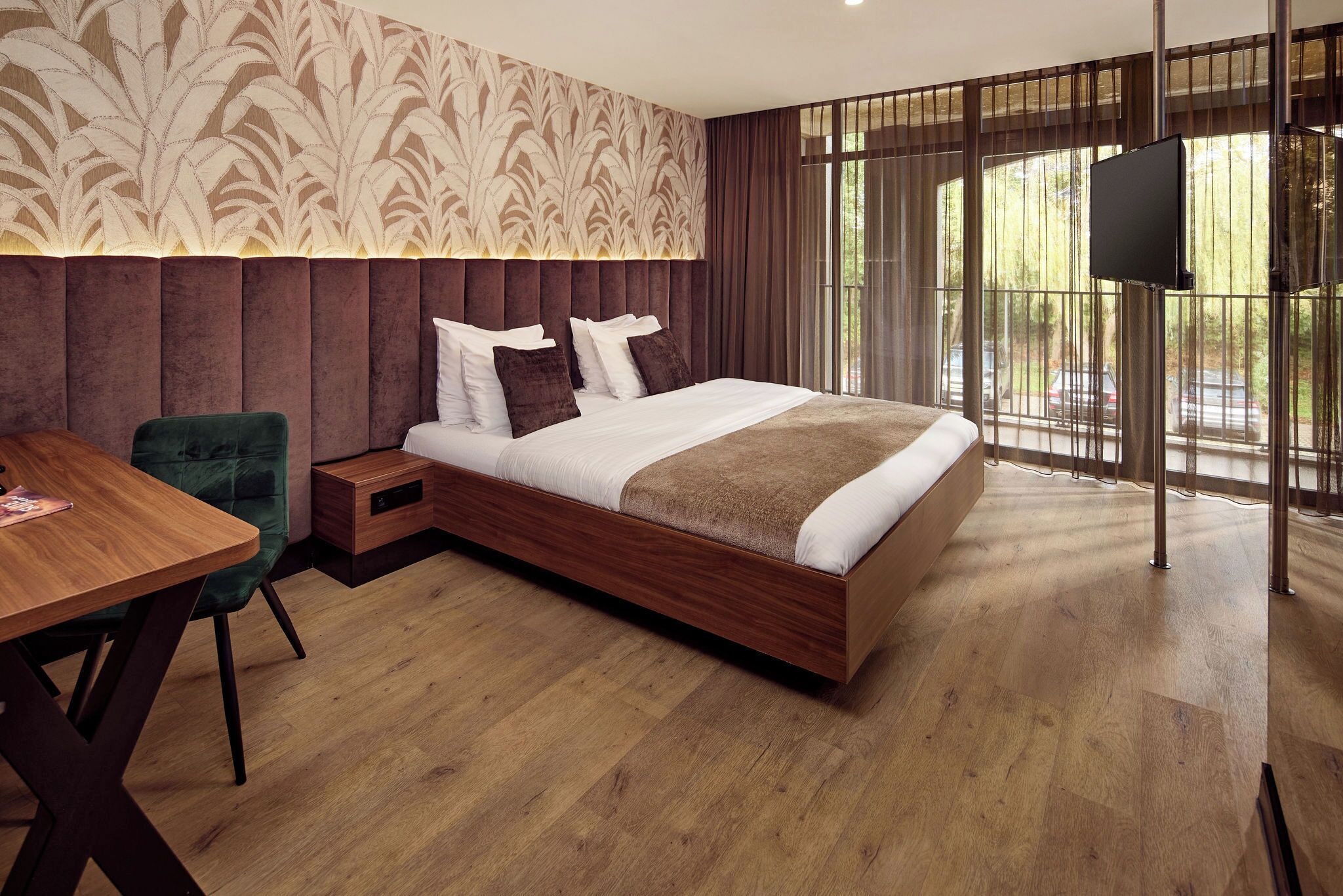 Suite (Pergola) | Minibar, in-room safe, desk, laptop workspace