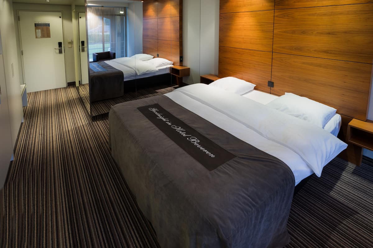 superior double or twin room | 1 bedroom, minibar, in-room safe, desk