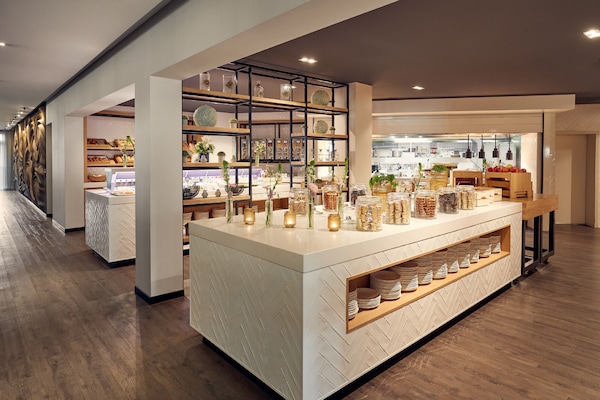 Desayuno buffet (EUR 22.50 por persona)