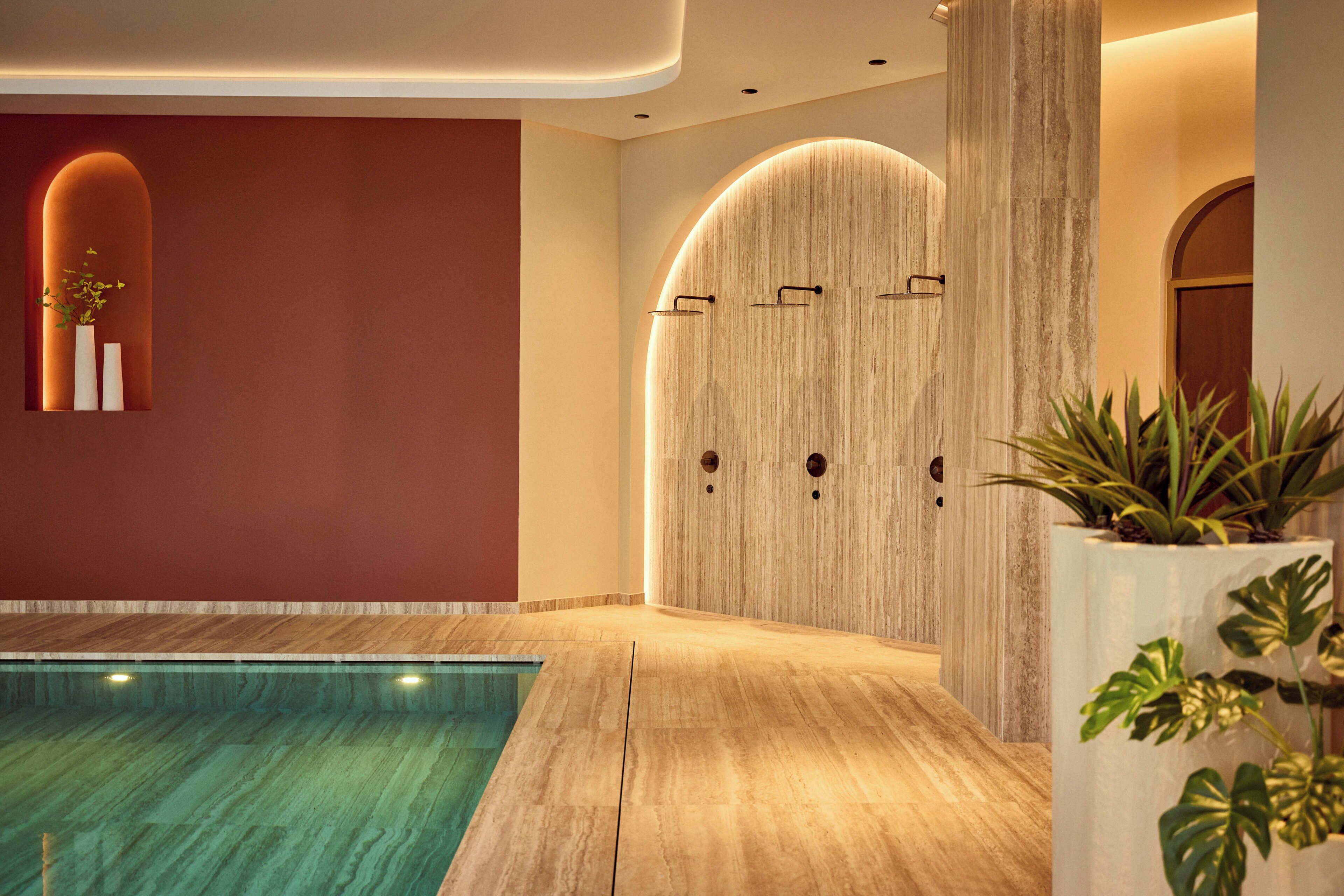 Indoor pool, sun loungers