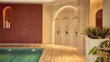 Indoor pool, sun loungers