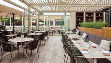 4 restaurants, breakfast, lunch, dinner served; Pan-Asian cuisine