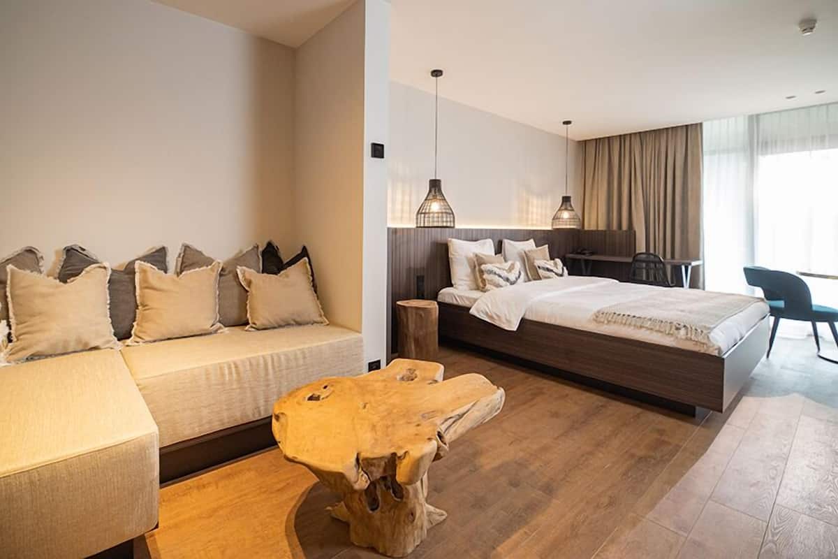 Suite (Amoralia)