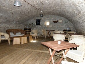 Interior detail - L'Orée des Vignes (Gilly-les-Citeaux)
