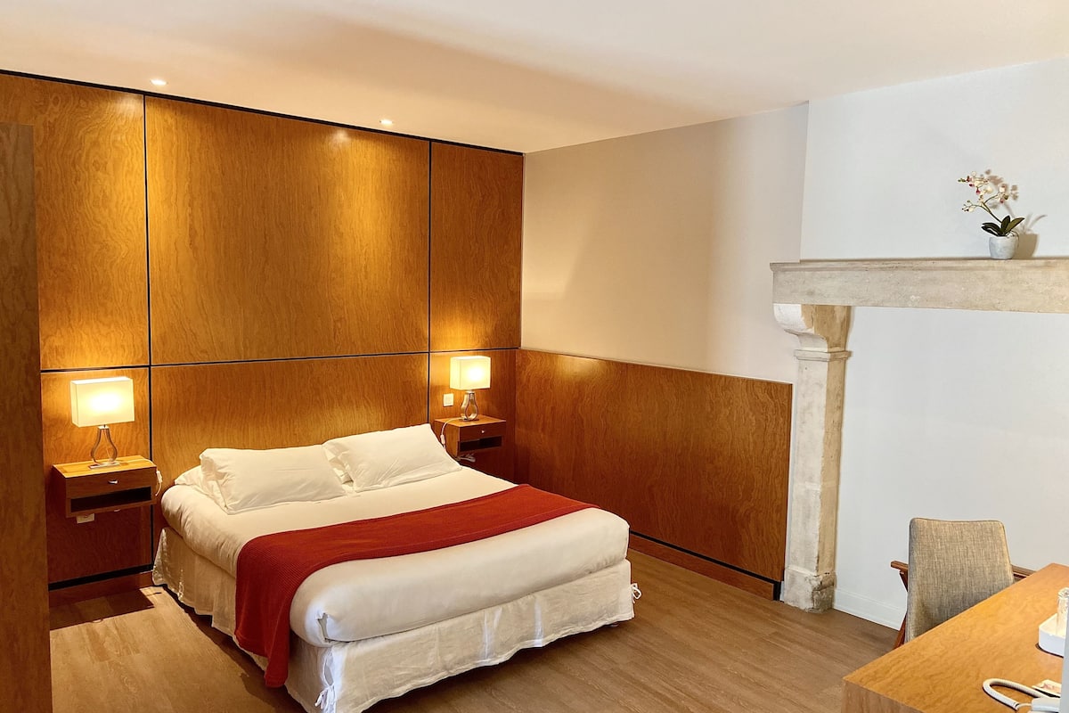 suite | 1 bedroom, in-room safe, desk, iron/ironing board