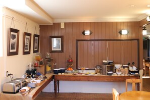 Breakfast area - Larnach Lodge (Dunedin)