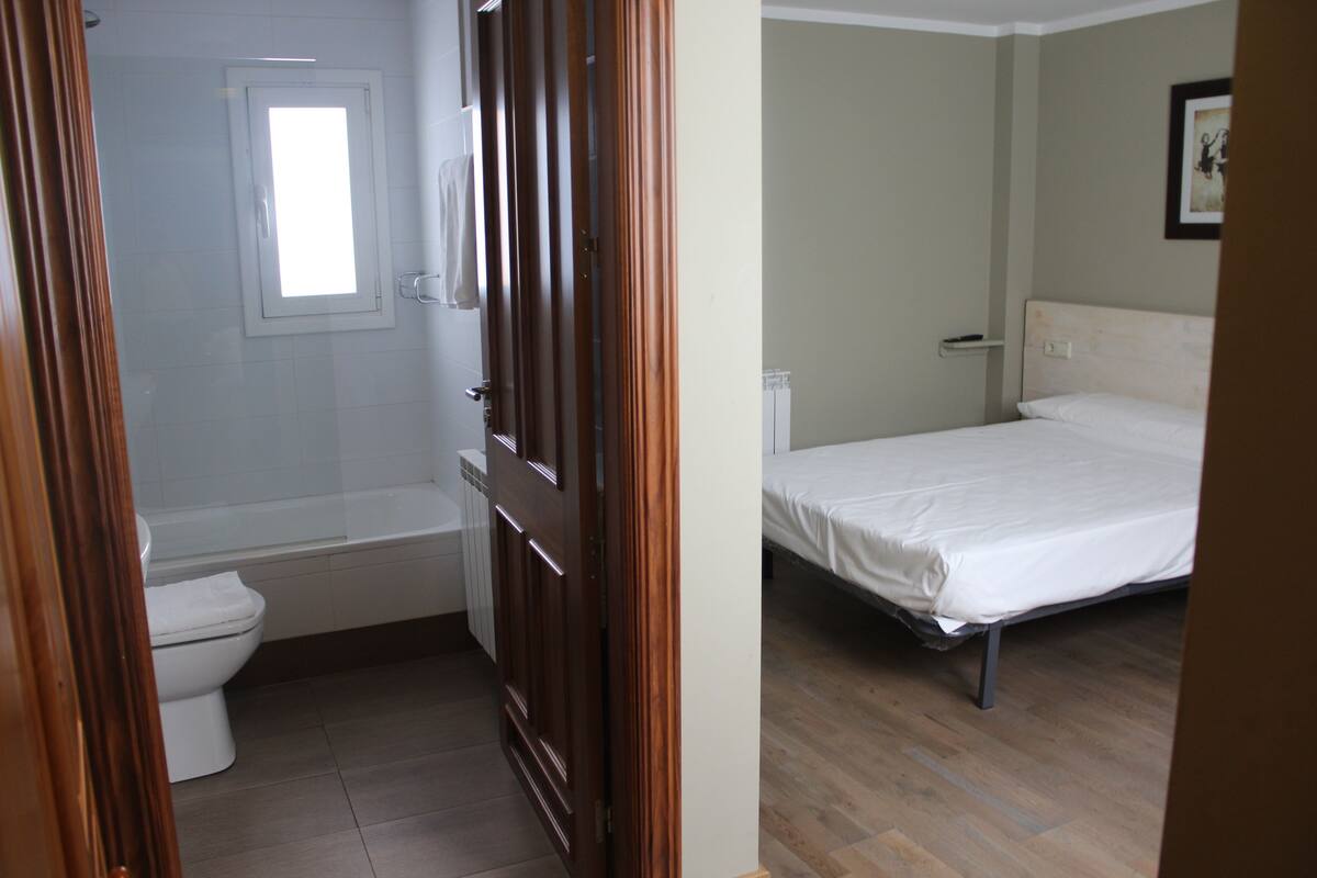 Double Room, Private Bathroom | Free WiFi, bed sheets