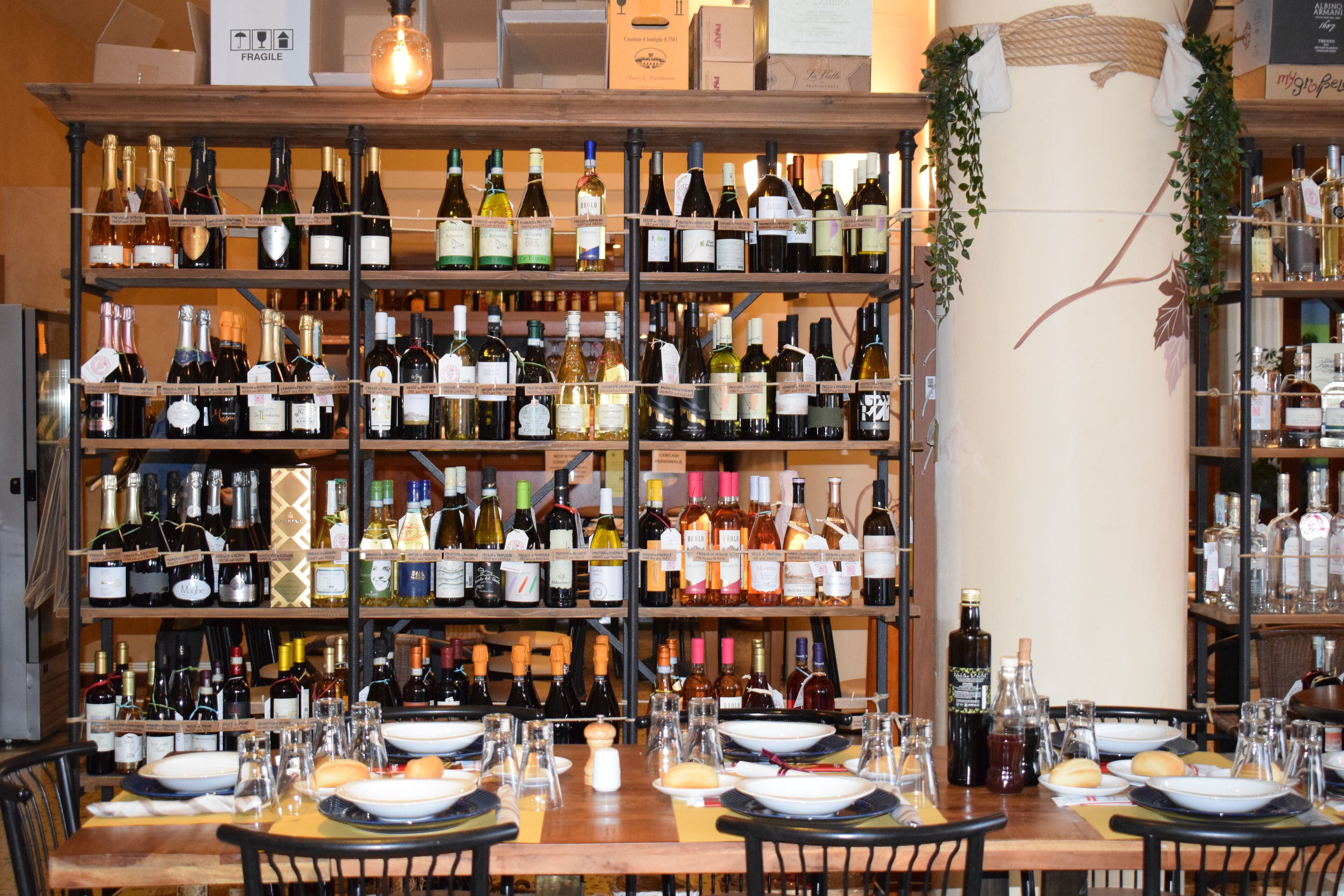 Breakfast, lunch, dinner served; Italian cuisine, alfresco dining 