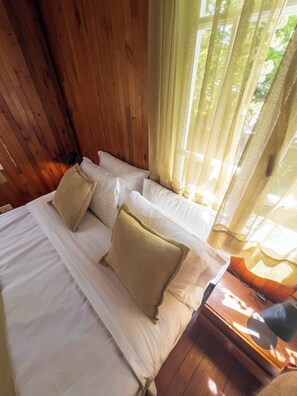 Chambre Double ou avec lits jumeaux, vue jardin | Literie de qualité supérieure, couette en duvet d'oie, surmatelas