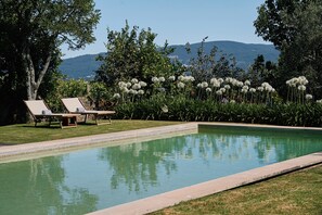 Outdoor pool, sun loungers - Quinta da Bouça d'Arques (Viana do Castelo)