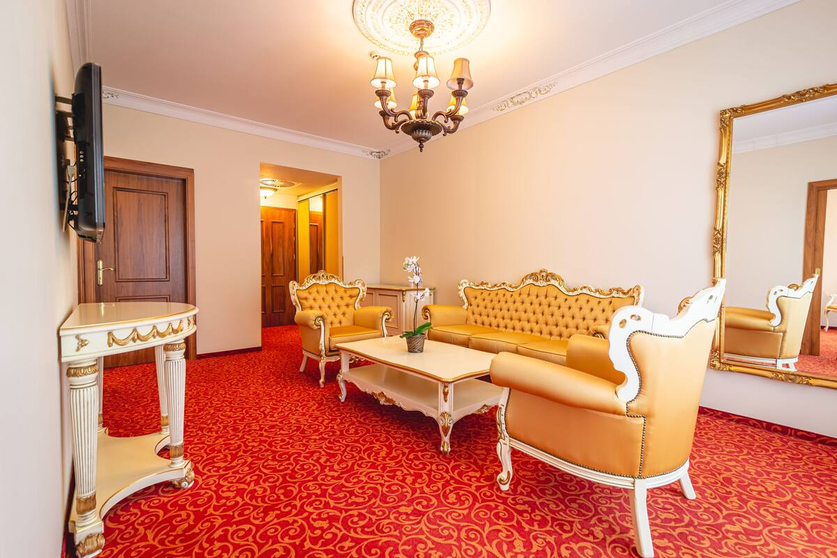 executive suite | 1 bedroom, minibar, in-room safe, desk